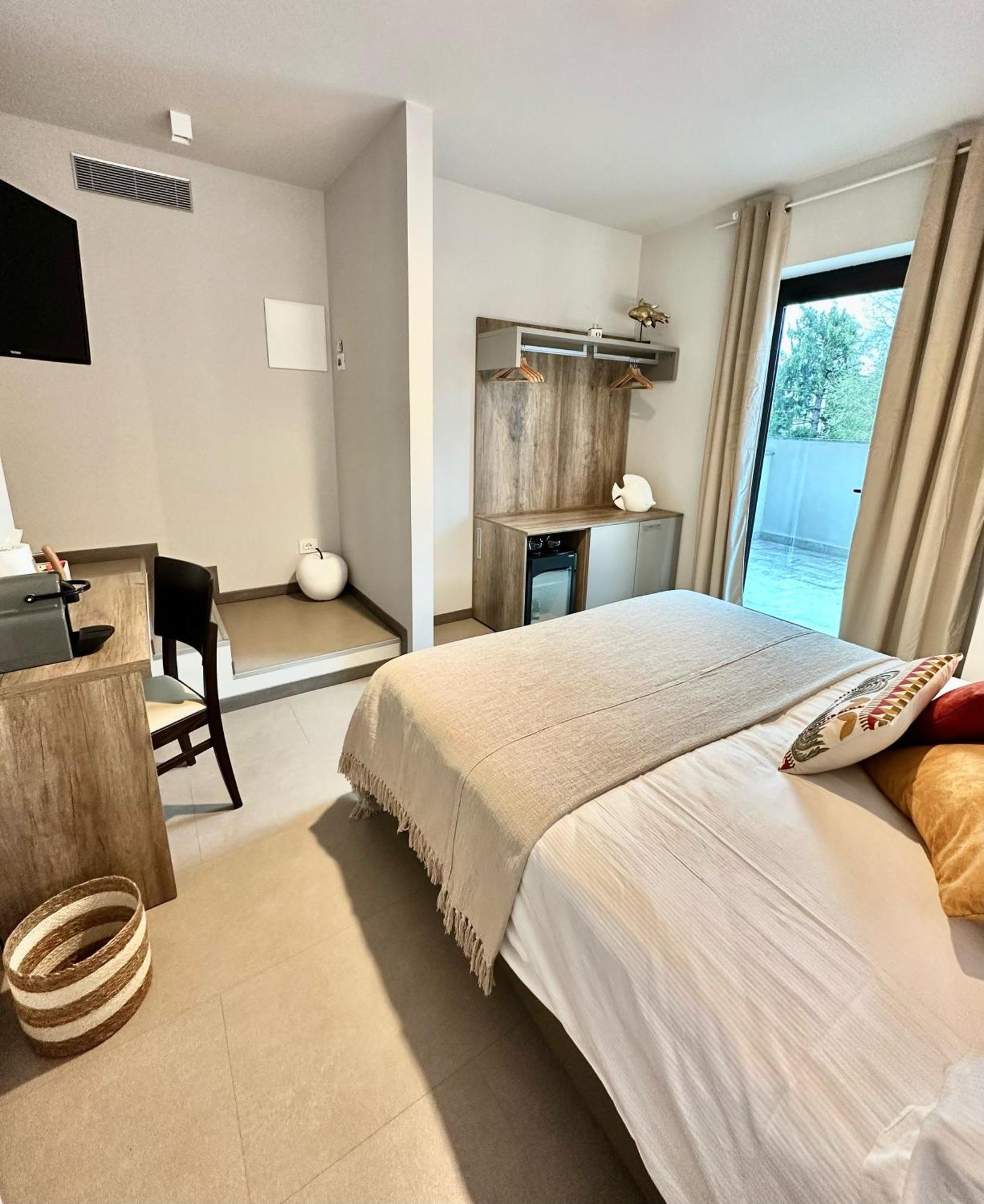 Civico 29 Rooms Peschiera del Garda Exterior photo